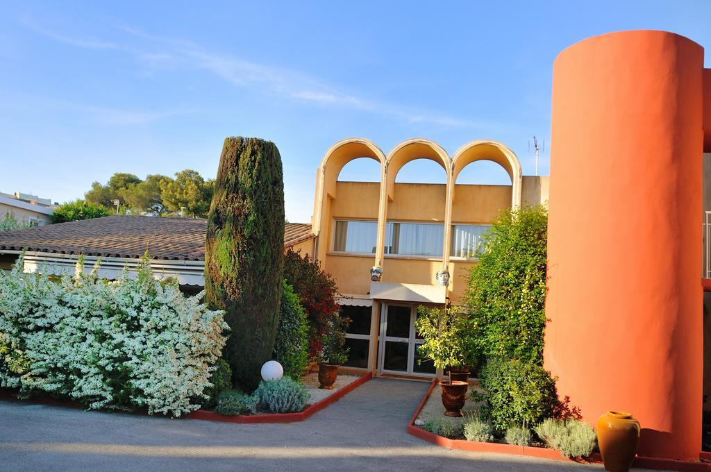 Hotel Le Galoubet Villeneuve-Loubet Bagian luar foto