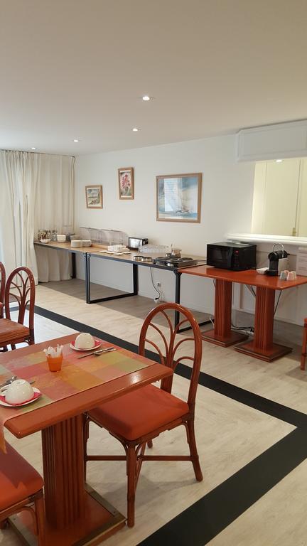 Hotel Le Galoubet Villeneuve-Loubet Bagian luar foto