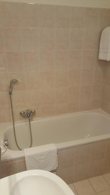 Hotel Le Galoubet Villeneuve-Loubet Bagian luar foto