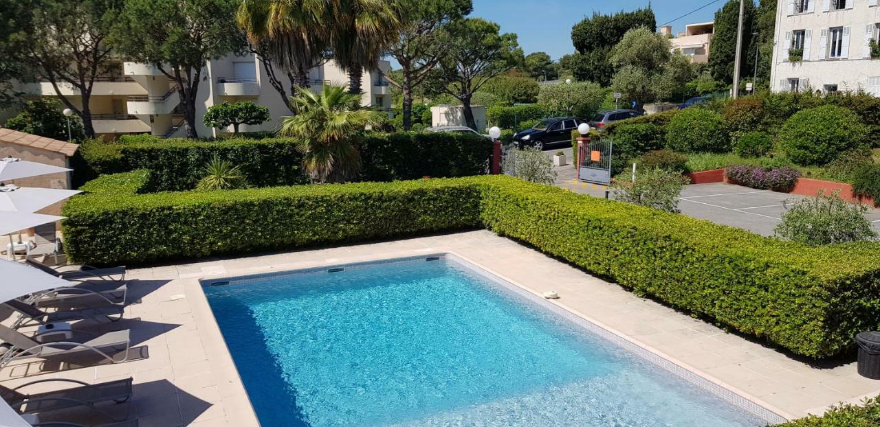 Hotel Le Galoubet Villeneuve-Loubet Bagian luar foto