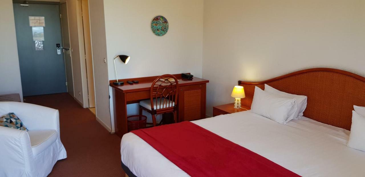 Hotel Le Galoubet Villeneuve-Loubet Bagian luar foto