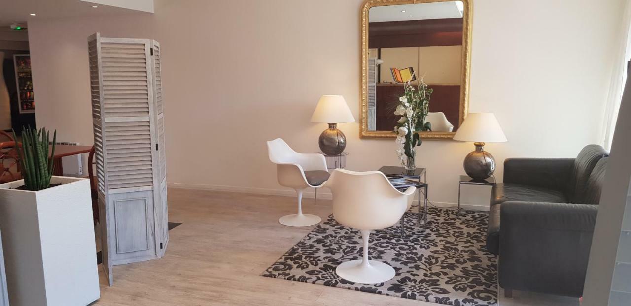 Hotel Le Galoubet Villeneuve-Loubet Bagian luar foto