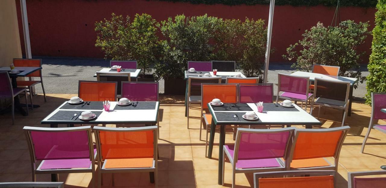 Hotel Le Galoubet Villeneuve-Loubet Bagian luar foto