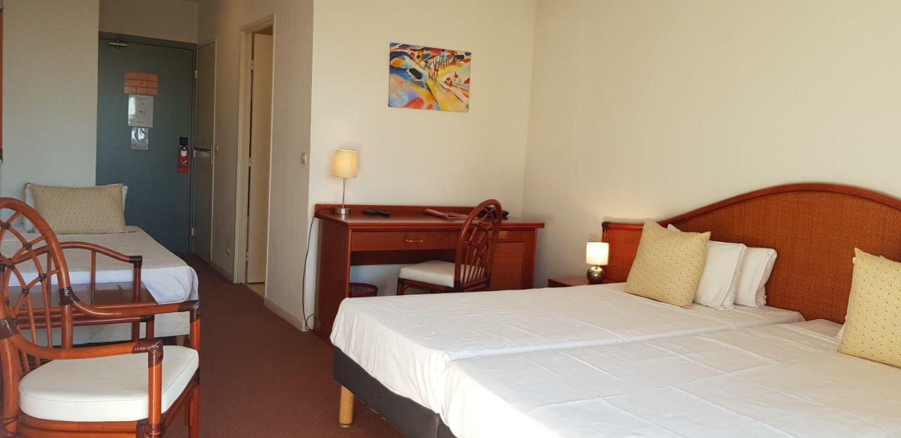 Hotel Le Galoubet Villeneuve-Loubet Bagian luar foto