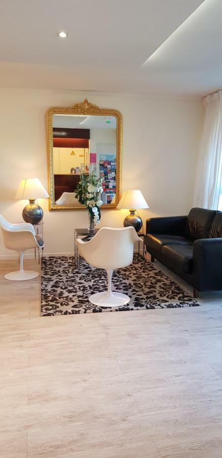 Hotel Le Galoubet Villeneuve-Loubet Bagian luar foto