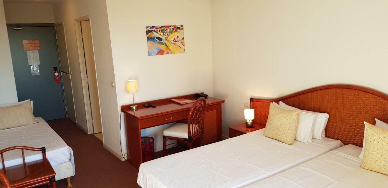 Hotel Le Galoubet Villeneuve-Loubet Bagian luar foto