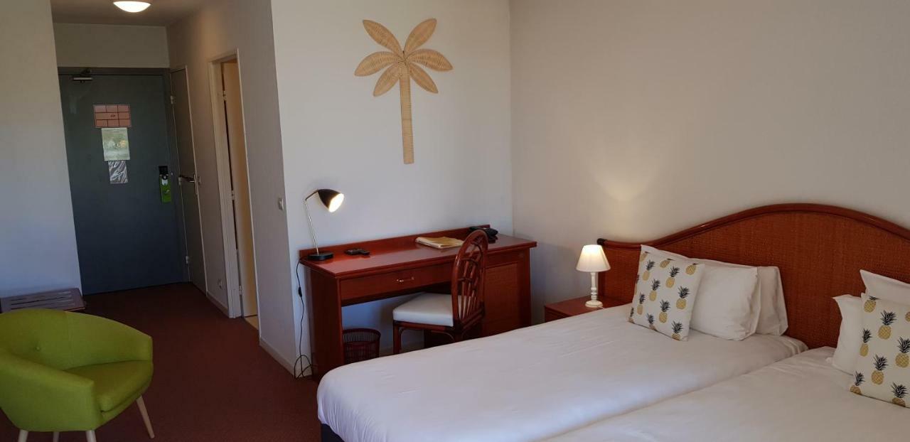 Hotel Le Galoubet Villeneuve-Loubet Bagian luar foto